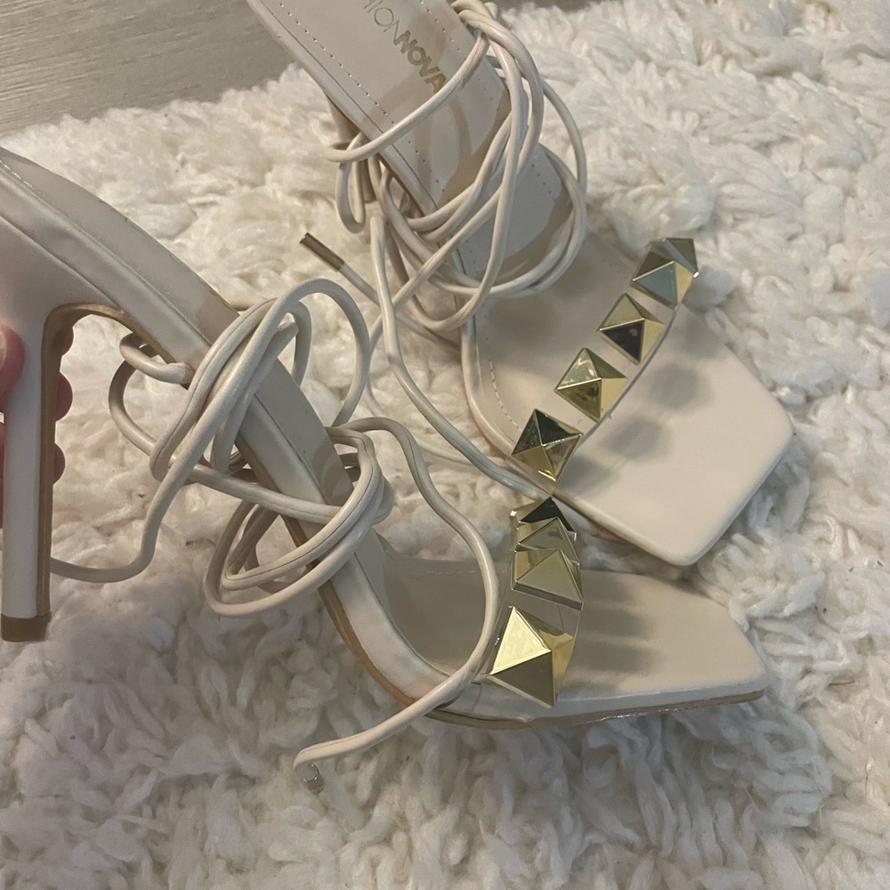 Fashion nova white and gold size 8 heels